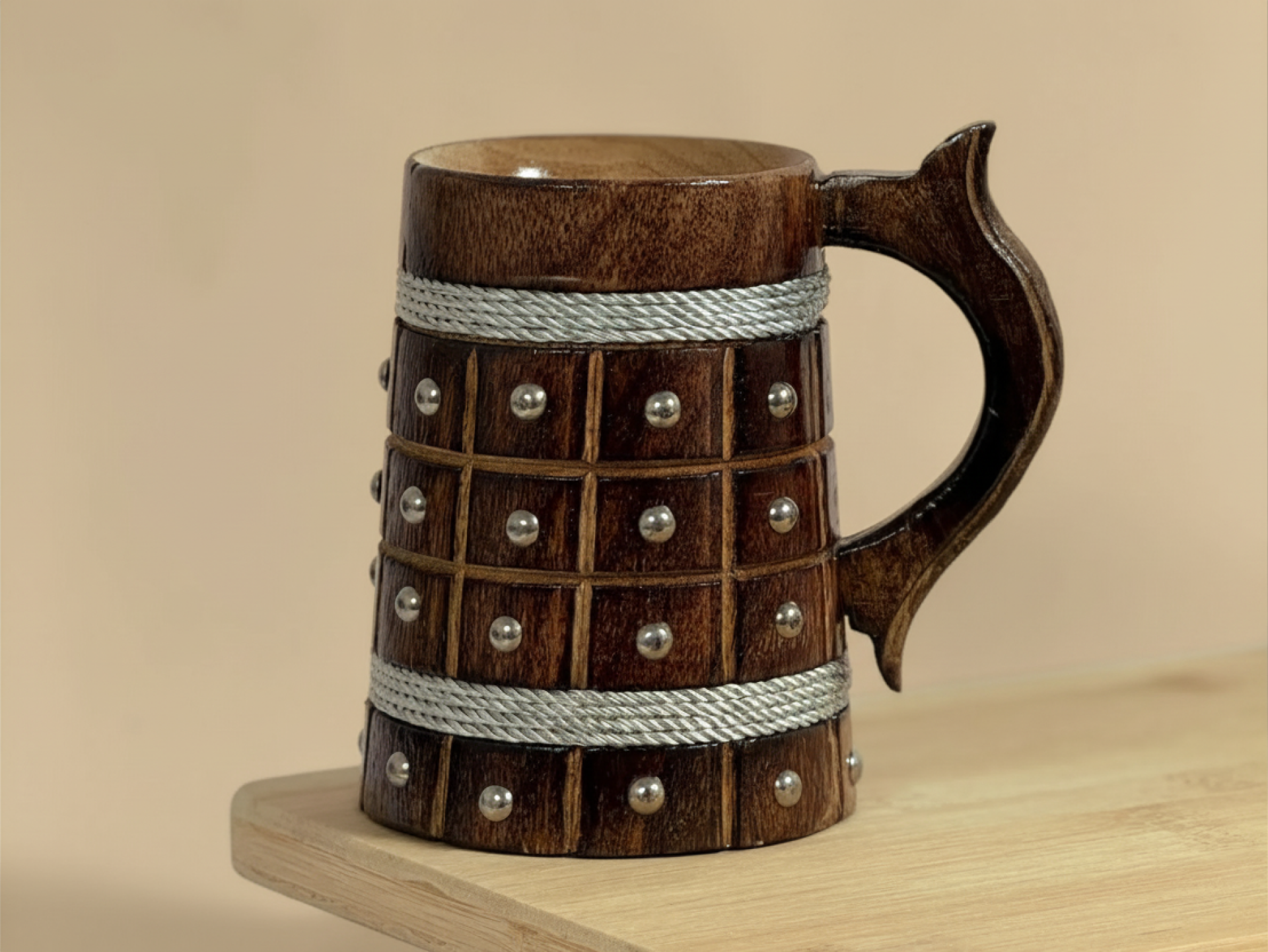 this is the beautiful and best handcrafted wooden beer mug for beer lovers and home decor lovers made of eco friendly mango wood and packed in eco friendly plastic free packaging. Buy the best quality handcrafted wooden beer mug on agrrro.com.
