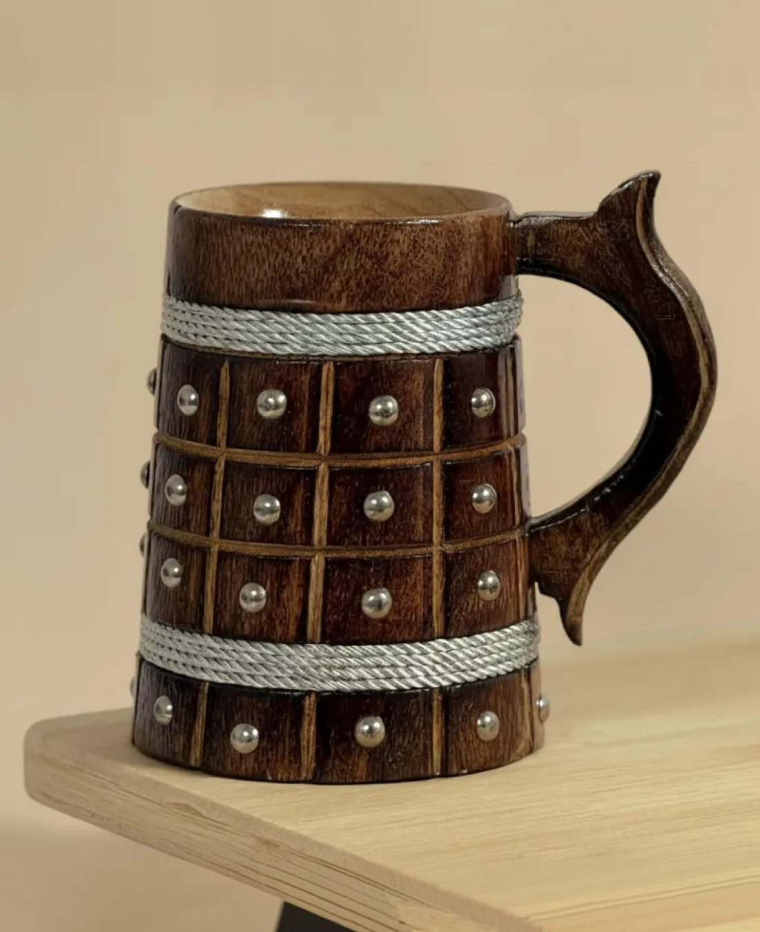 this is the beautiful and best handcrafted wooden beer mug for beer lovers and home decor lovers made of eco friendly mango wood and packed in eco friendly plastic free packaging. Buy the best quality handcrafted wooden beer mug on agrrro.com.