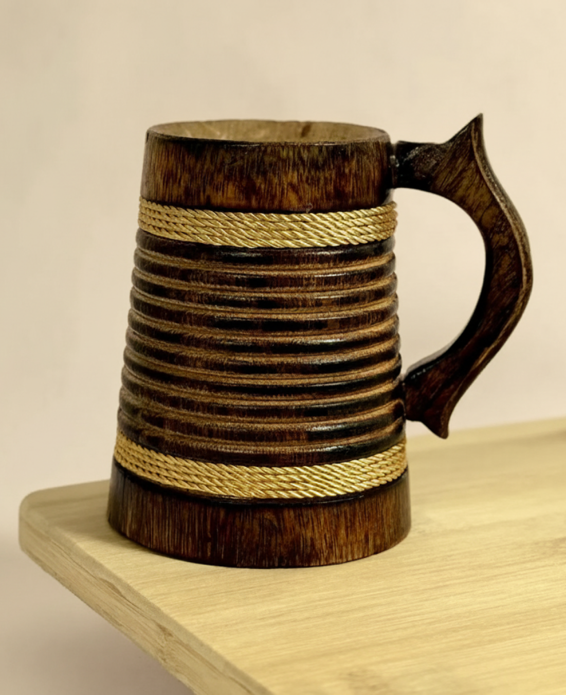 this is the beautiful and best handcrafted wooden beer mug for beer lovers and home decor lovers made of eco friendly mango wood and packed in eco friendly plastic free packaging. Buy the best quality handcrafted wooden beer mug on agrrro.com.