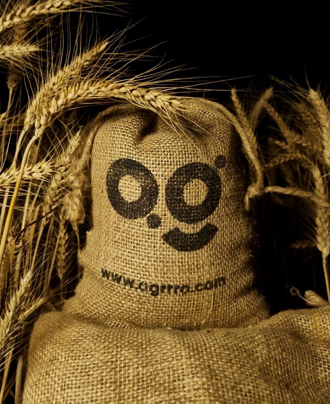 this is the beautiful and best handcrafted jute potli bag, jute gunny bag. Buy world's best handmade jute potli bag or jute gunny bag on www.agrrro.com. This is the best way to gift something to your loved ones.