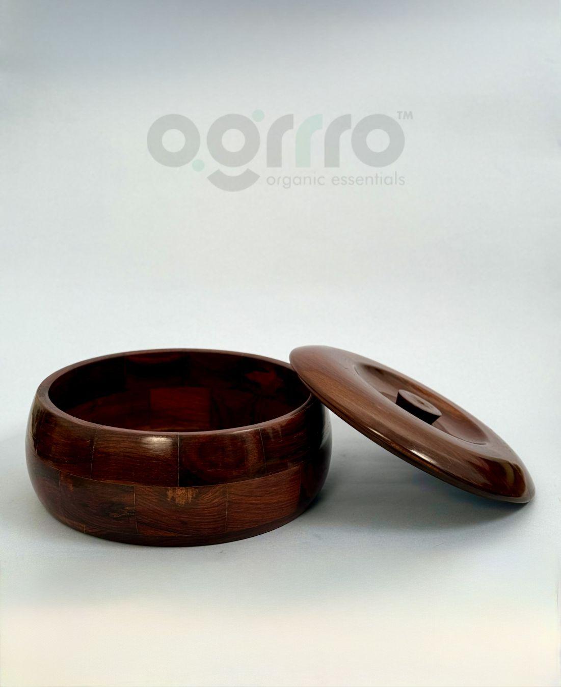 this is the beautiful and best handcrafted wooden chapati box, best handcrafted roti box for kitchenware lovers. Buy world's best handcrafted chapati box or roti box on www.agrrro.com. This is the best way to enjoy dinner with your loved ones.