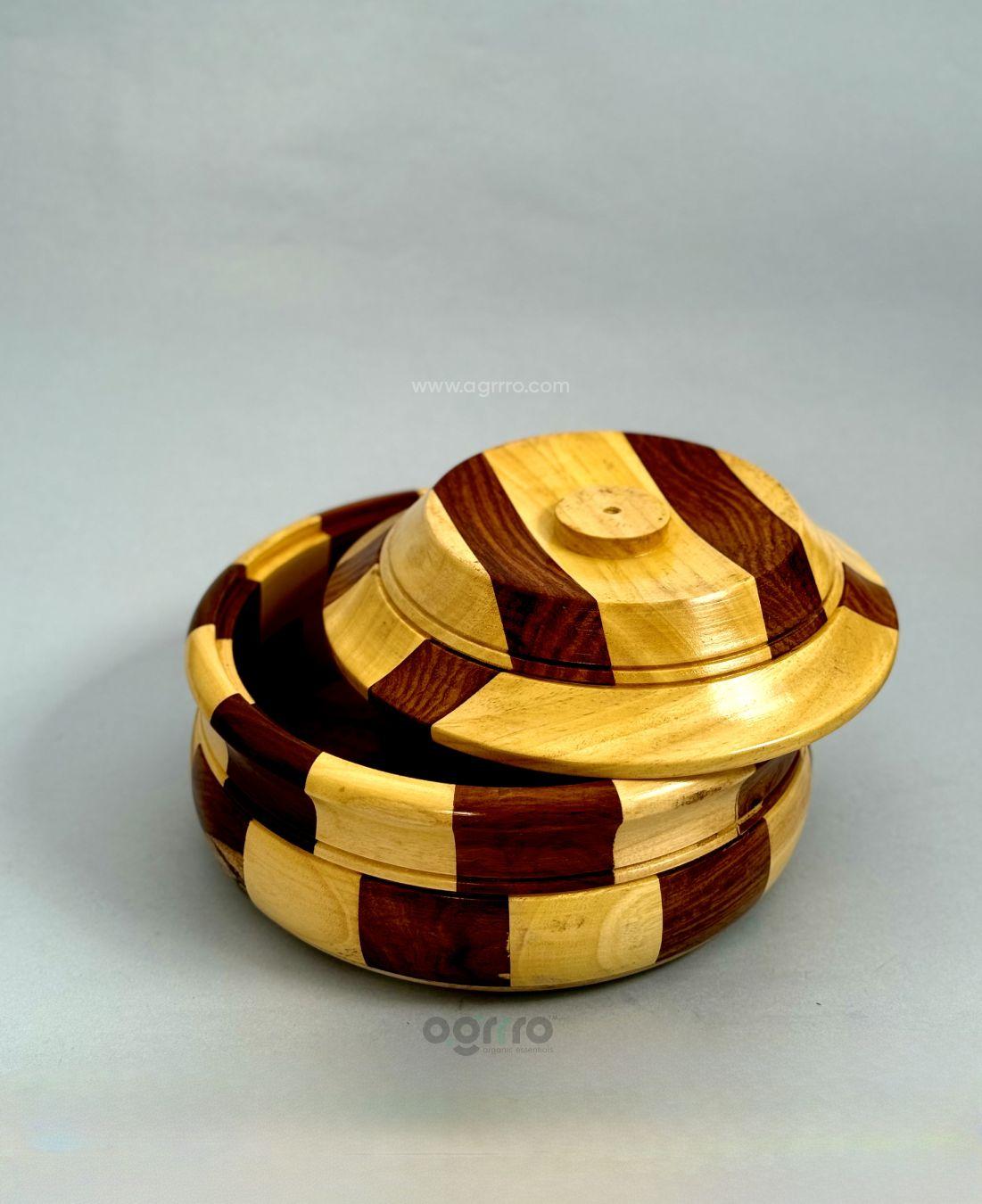 this is the beautiful and best handcrafted wooden chapati box, best handcrafted roti box for kitchenware lovers. Buy world's best handcrafted chapati box or roti box on www.agrrro.com. This is the best way to enjoy dinner with your loved ones.