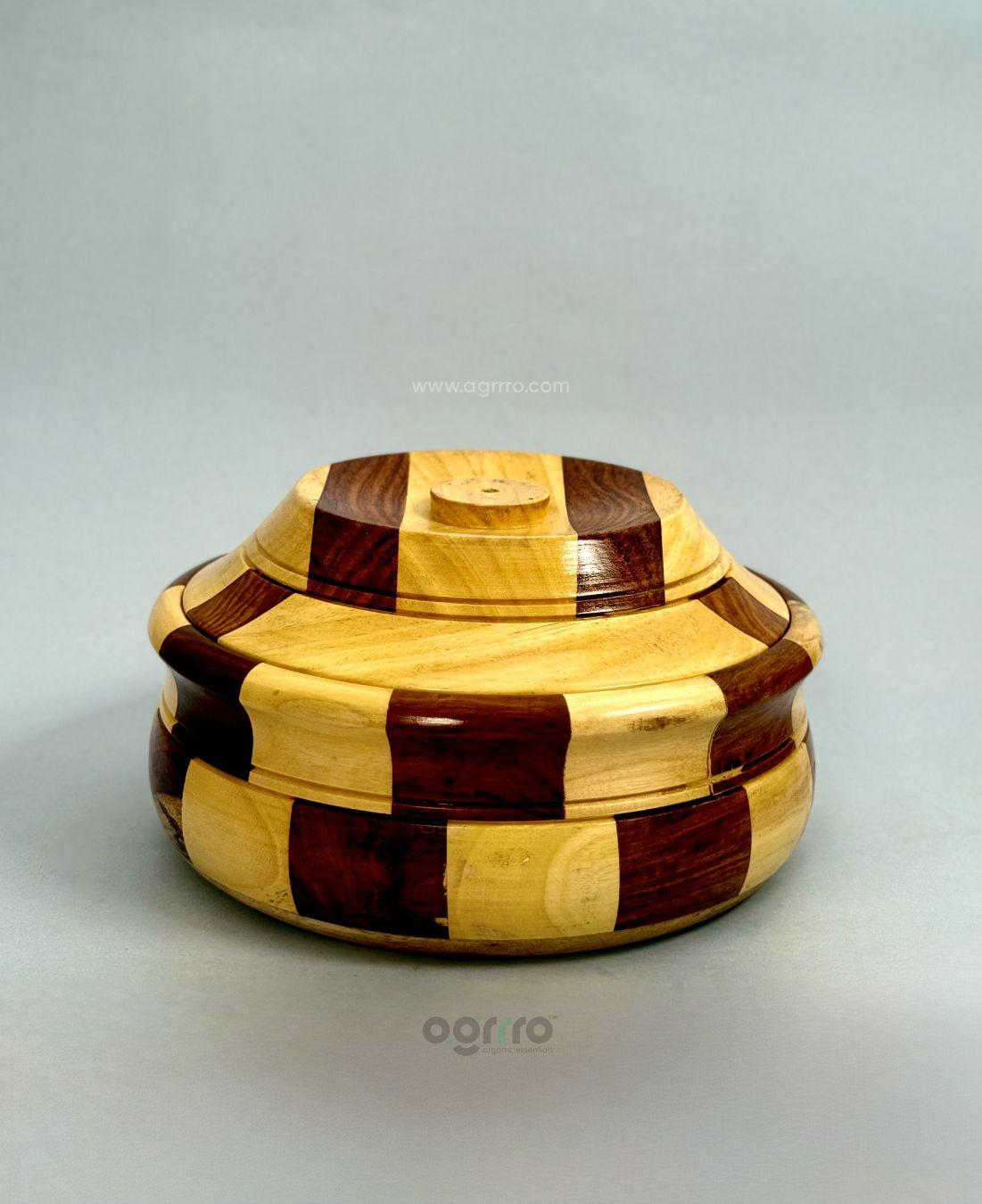 this is the beautiful and best handcrafted wooden chapati box, best handcrafted roti box for kitchenware lovers. Buy world's best handcrafted chapati box or roti box on www.agrrro.com. This is the best way to enjoy dinner with your loved ones.