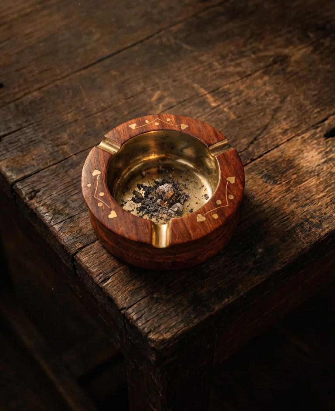 Handcrafted wooden ashtray with brass lining and inlay design