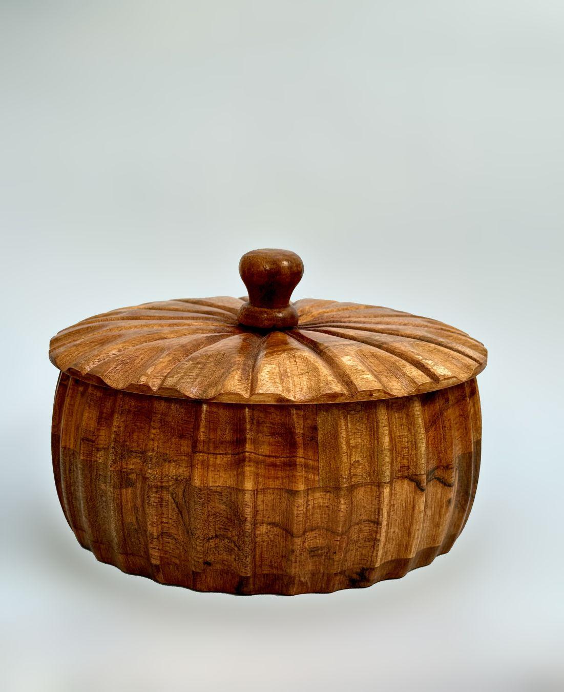 this is the beautiful and best handcrafted wooden chapati box, best handcrafted roti box for kitchenware lovers. Buy world's best handcrafted chapati box or roti box on www.agrrro.com. This is the best way to enjoy dinner with your loved ones.